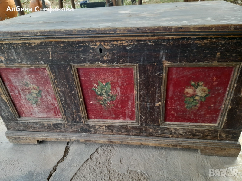 Продавам стари сандъци за дрехи , снимка 1