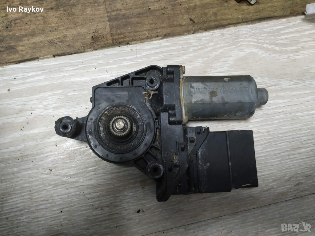 Заден , ляв мотор стъкло за VW PASSAT B5 119101-100 , 119095, снимка 1