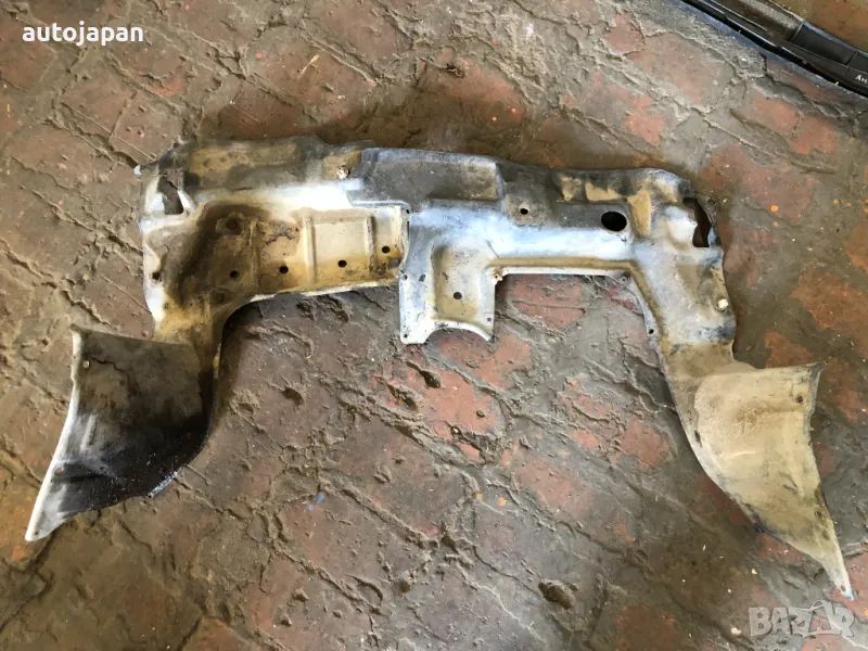 Кора под двигатела  Toyota Avensis Verso 2.0 D 116hp 1CD, снимка 1