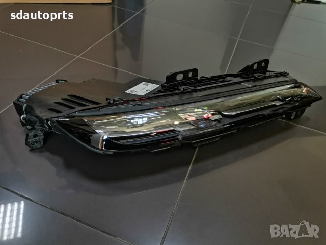 Десен Горен Фар BMW G70 i7 Crystal Swarovski Кристал Сваровски 9879936, снимка 2 - Части - 43085820