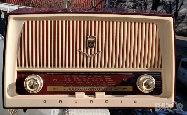 Старо лампово радио Grundig type 87 с УКВ FM 88-108MHz, снимка 1 - Други ценни предмети - 43966377