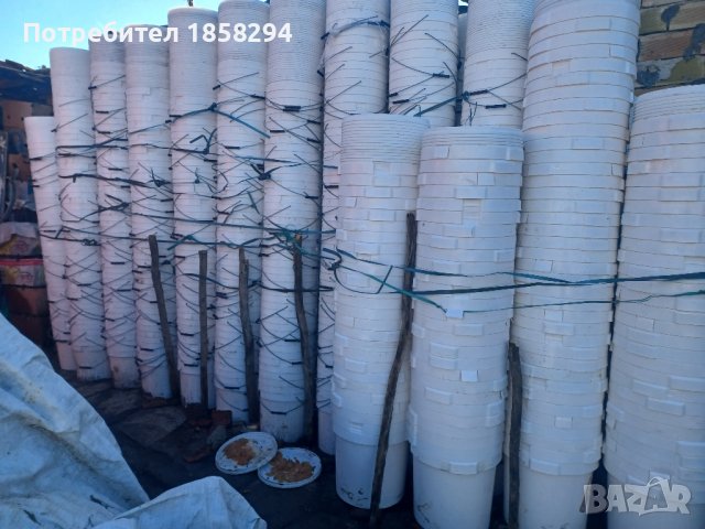 продава пластмасови кофи от хранителни изделия-18.00кг.