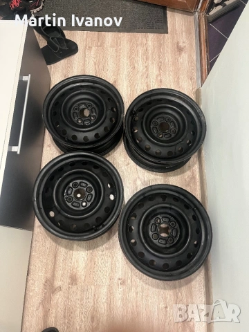 Железни джанти с тасове 15 4/100 тойота, снимка 2 - Гуми и джанти - 53494317