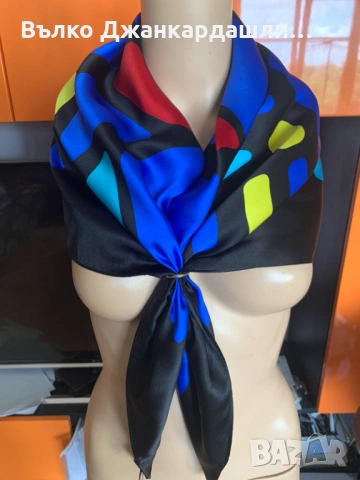 Копринен шал на геометрични фигури, снимка 7 - Шалове - 53151153