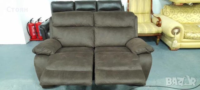 Кафяв диван от плат двойка с ръчен релаксиращ механизъм, снимка 2 - Дивани и мека мебел - 40627761