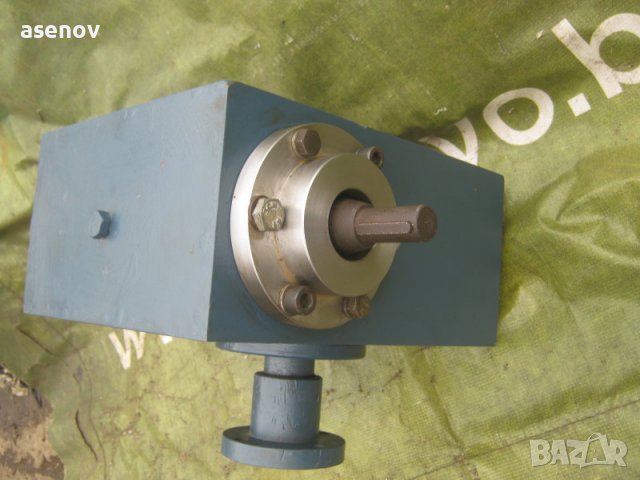 червячен редуктор, снимка 2 - Резервни части за машини - 37002465