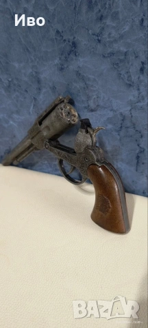 Винтидж италианска реплика на револвер Edison Giocattoli - модел Apache, снимка 9 - Други ценни предмети - 53231121