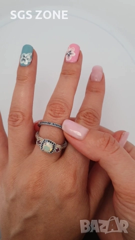 СРЕБЪРЕН ДВОЕН ПРЪСТЕН С ЦЕНТРАЛЕН ОПАЛ И САПФИРИ. 