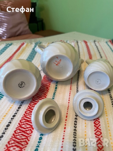 Порцеланов сервиз чайник захарница и кана , снимка 2 - Прибори за хранене, готвене и сервиране - 52114007