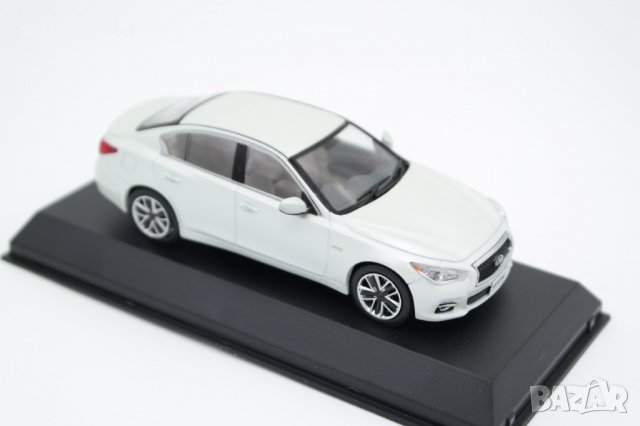 Nissan Skyline 350GT Hybrid V37 - мащаб 1:43 на J-Collection модела е нов в PVC дисплей-кейс, снимка 5 - Колекции - 27648934