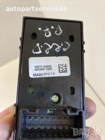 Бутон за управление на прозорци за KIA Ceed 1.6 CRDi (2014) 93570-A2800, снимка 2 - Части - 53245892