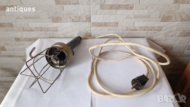 Подвижна работна лампа с копче - стар модел, снимка 2 - Антикварни и старинни предмети - 53005559