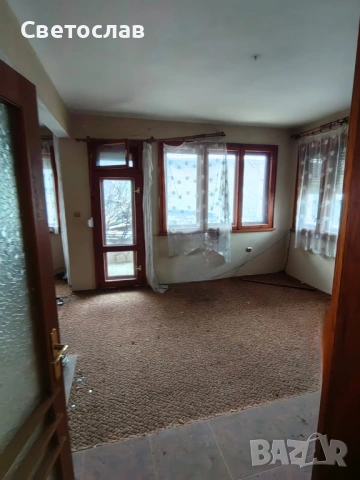 Собственик ПРОДАВА 4 етажна къща с двор и гараж в ПРОВАДИЯ център, снимка 5 - Къщи - 53136472