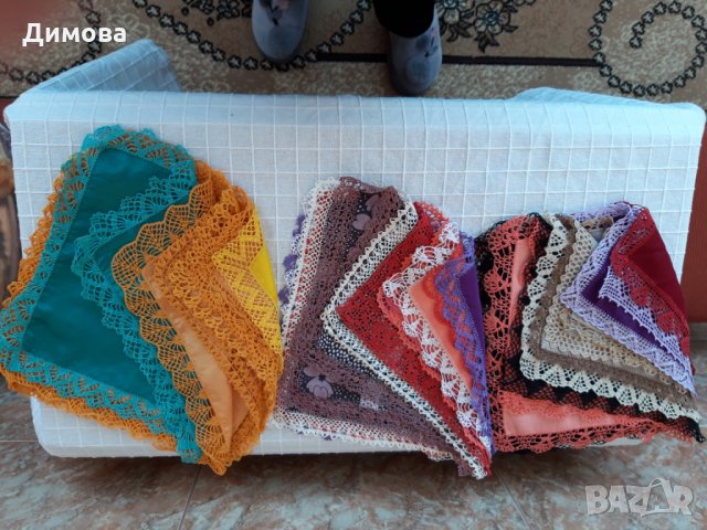 Продавам копринени кърпички в края изплетени на една кука. , снимка 2 - Други ценни предмети - 33439383