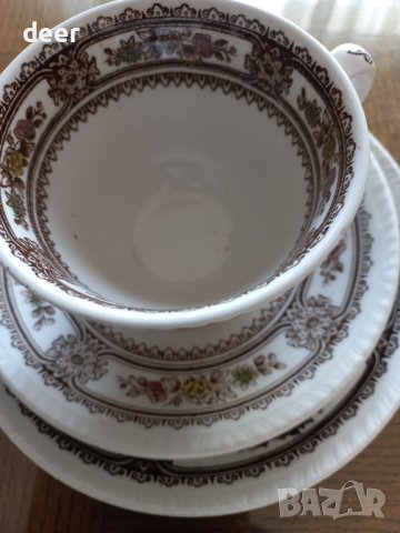 Красиви английски порцеланови чаши за чай или кафе с десертни чинии, снимка 8 - Чинии - 43212286