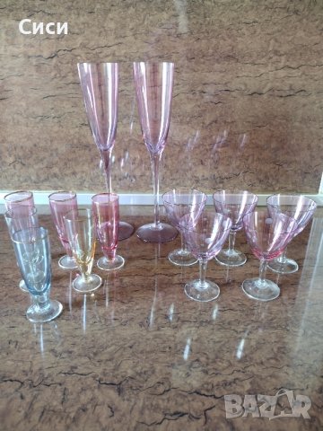 Антикварни ретро чаши от цветно стъкло 