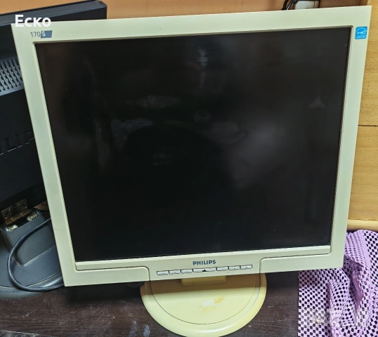 Монитор 17" Philips 170S бял и черен , снимка 10 - За дома - 53439849