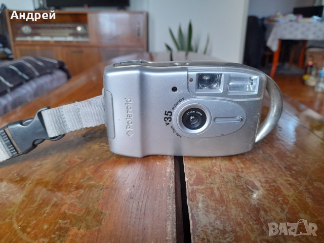 Стар фотоапарат Polaroid V35