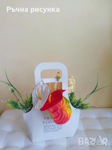 Налична-Картонена чанта с цветя Антуриум и декорация 15лв, снимка 2 - Декорация за дома - 36910238
