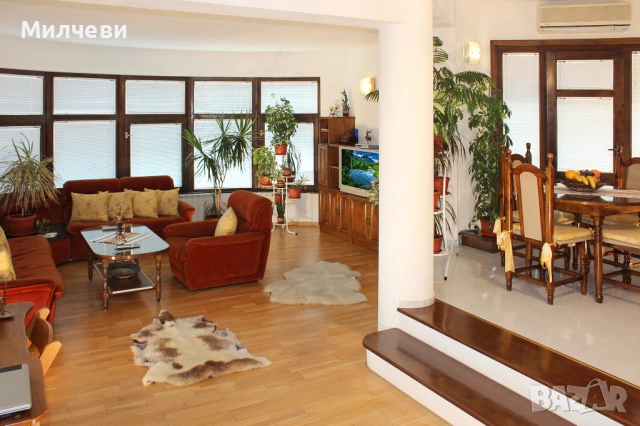 Уникален многостаен апартамент с 3 спални в центъра на Пловдив. Уютно, чисто и тихо!, снимка 2 - Квартири, нощувки - 42848262