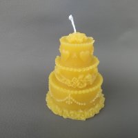 Ръчно изработена свещ от пчелен восък във форма на торта, снимка 1 - Други - 33137472