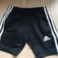 Къси панталони Adidas за 4-5 години, снимка 2 - Детски къси панталони - 36659893
