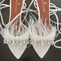 Бели сандали с пера , снимка 2 - Дамски обувки на ток - 44011078