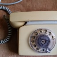 Стар домашен телефон с шайба, снимка 1 - Антикварни и старинни предмети - 39068667