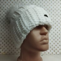 Дамска плетена шапка с папулка- дшб 69, снимка 3 - Шапки - 43309344