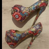 Дамски обувки модел Moschino на цветя , снимка 3 - Дамски ежедневни обувки - 36815735