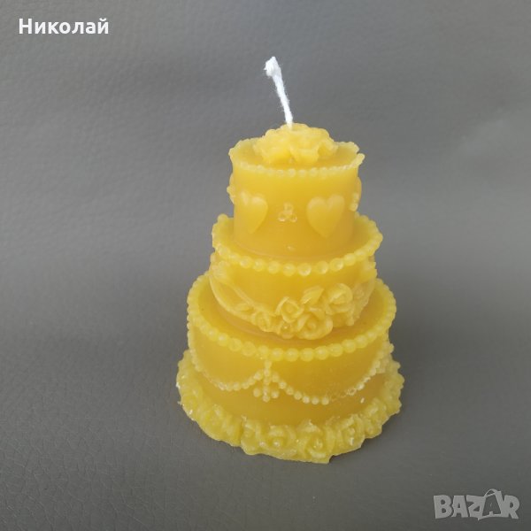 Ръчно изработена свещ от пчелен восък във форма на торта, снимка 1