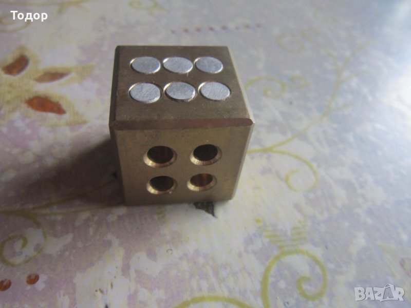 Уникален бронзов зар зарче, снимка 1