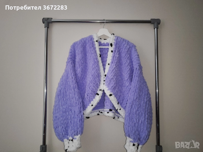 Ръчно плетена жилетка с дълъг ръкав и кант от мека прежда, снимка 1