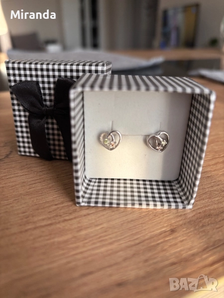 Сребърни Обици на винт сърца с камъчета , снимка 1