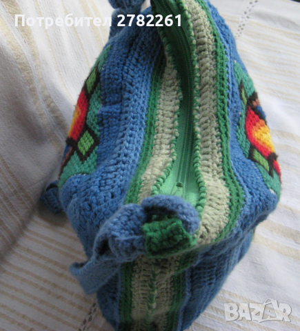 Чанта, ръчна изработка комбинация между плетиво на една кука и ръчна бродерия, снимка 5 - Чанти - 36413783
