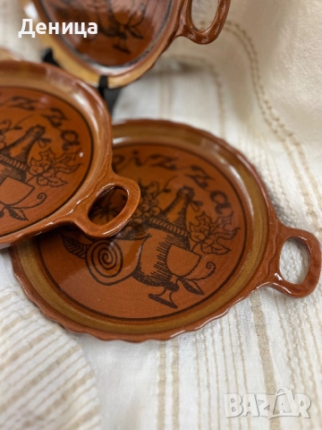 Немски керамични тавички за пица Размер с дръжки-29.5 см и диаметър без тях-22 см Налични-4 бр , снимка 3 - Съдове за готвене - 52192658