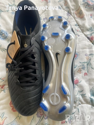 Нови футболни обувки Nike