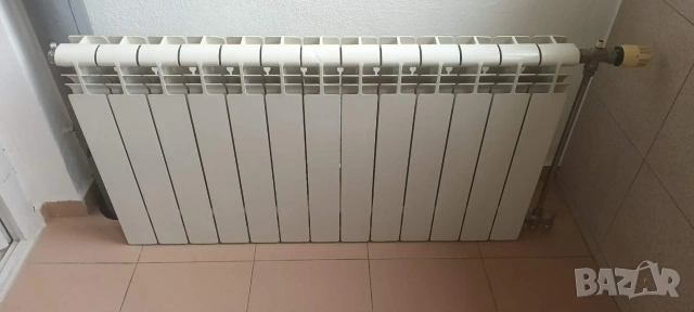 Радиатори за отопление, лира за баня, бойлер, помпа и колектори с връзките, цялостно оборудване., снимка 5 - Други стоки за дома - 53352809