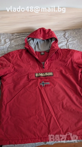Продавам оригинално яке Napapijri 
