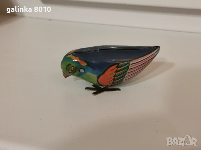 Старо метално пиленце