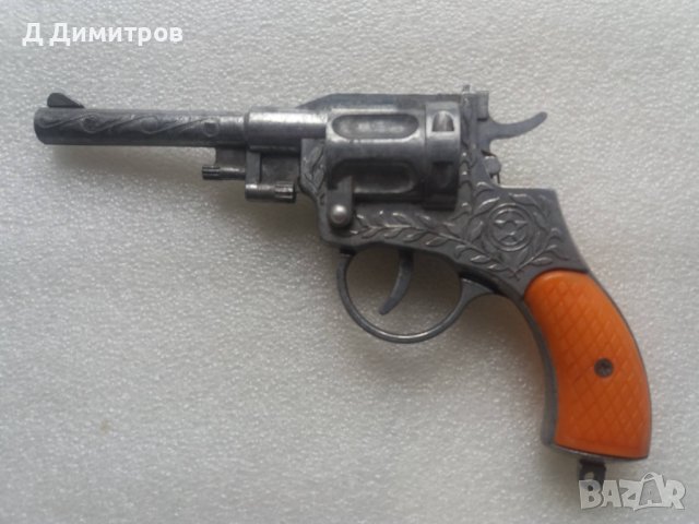 Метален капсов пистолет наган от 70те години!, снимка 2 - Колекции - 43413561