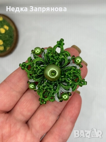 Брошка Ръчно изплетена Уникален акцент за всеки стил Различни цветове по поръчка , снимка 13 - Други - 52713472