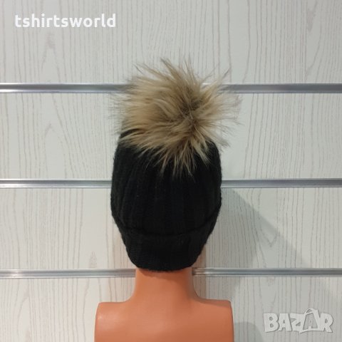 Нова зимна шапка в черен цвят с помпон/пух, снимка 4 - Шапки - 35512585