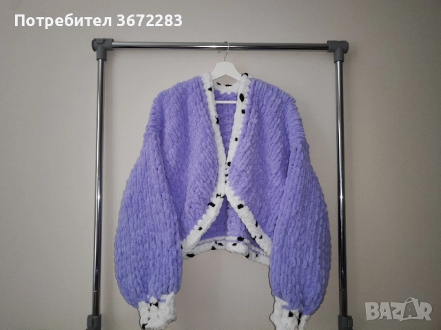 Ръчно плетена жилетка с дълъг ръкав и кант от мека прежда