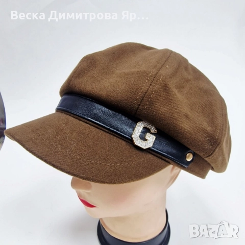 Елегантна дамска шапка тип фуражка с декоративна лента и метално лого, снимка 4 - Шапки - 52665342