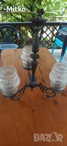 Винтидж полилей с три абажура – месинг и стъкло 
