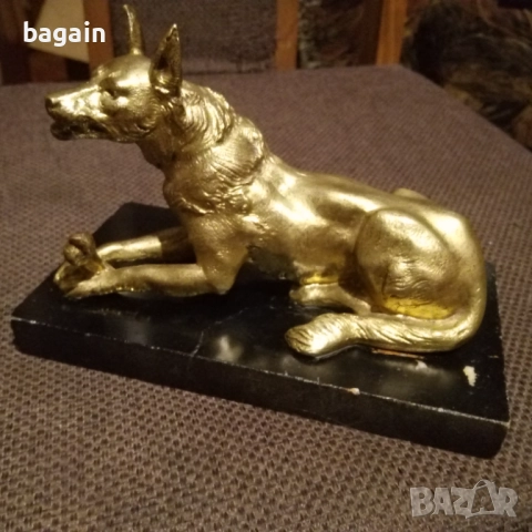 Бронзова статуя.