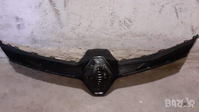 Предна решетка на Renault Clio V (19-22г.) със отвор за камера, снимка 4 - Аксесоари и консумативи - 35272567