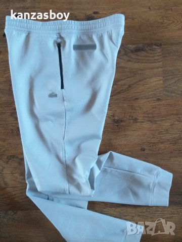 Lacoste Men's Motion Quick Dry Jogger Sweatpants - страхотно мъжко долнище КАТО НОВО, снимка 11 - Спортни дрехи, екипи - 43612410
