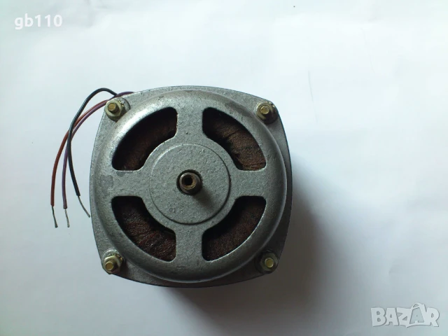 Два броя малогабаритни електродвигатели 6W 220 V, снимка 4 - Електродвигатели - 51377331